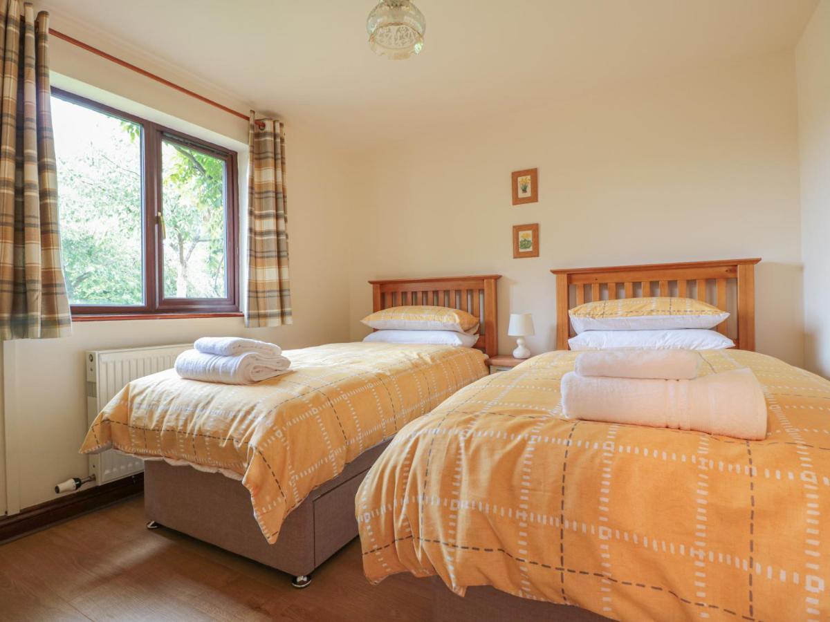Berrys Place Farm Cottage กลอสเตอร์ ภายนอก รูปภาพ