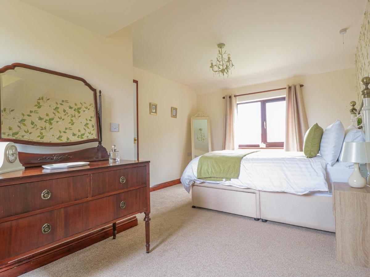 Berrys Place Farm Cottage กลอสเตอร์ ภายนอก รูปภาพ